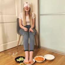 Mia_Mur: I'm Trying to Guess Food by My Toes!