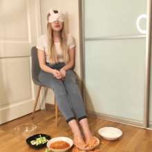 Mia_Mur: I'm Trying to Guess Food by My Toes!