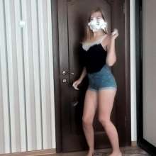 Mia_Mur: I Pie Myself and Dance