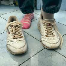 Wet Live Team: Squishy White Reeboks and a Dirty Bathtub ASMR