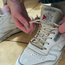 Wet Live Team: Squishy White Reeboks and a Dirty Bathtub ASMR