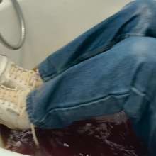 Wet Live Team: Squishy White Reeboks and a Dirty Bathtub ASMR