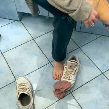 Wet Live Team: Squishy White Reeboks and a Dirty Bathtub ASMR