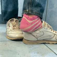 Wet Live Team: Squishy White Reeboks and a Dirty Bathtub ASMR