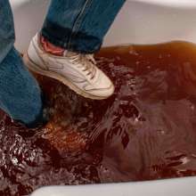 Wet Live Team: Squishy White Reeboks and a Dirty Bathtub ASMR