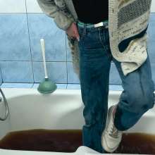 Wet Live Team: Squishy White Reeboks and a Dirty Bathtub ASMR