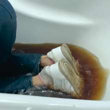 Wet Live Team: Squishy White Reeboks and a Dirty Bathtub ASMR