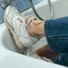 Wet Live Team: Squishy White Reeboks and a Dirty Bathtub ASMR