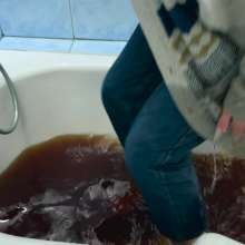 Wet Live Team: Squishy White Reeboks and a Dirty Bathtub ASMR