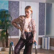 Wet Live Team: Top Model Alice and Her Wet Casual Outfit at the Pool