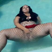 Darkabyss445: Wet Beauty in Solo Masturbation and Foreplay in Pool