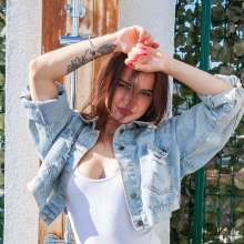 wet.look.me: Wetlook girl in jeans in shower on the roof terrace | Wetlook.biz