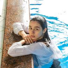 wet.look.me: Wetlook girl in leggings swimming in the pool | Wetlook.biz