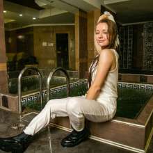 wet.look.me: Wetlook girl in a white outfit swims in the pool | Wetlook.biz