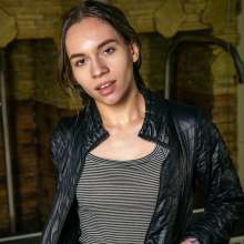 wet.look.me: Wetlook girl in winter jacket swimming in the pool | Wetlook.biz