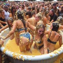 Bobographer: Tub in the Park series--Creamed Corn