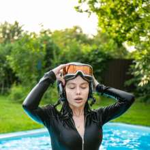 wet.look.me: Wetlook girl in ski suit gets wet in pool | Wetlook.biz