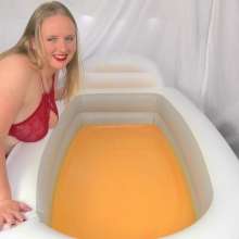 CheekyLuna: CheekyLuna's Red Lingerie Gunge Bath