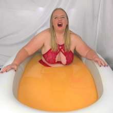 CheekyLuna: CheekyLuna's Red Lingerie Gunge Bath