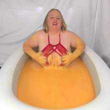 CheekyLuna: CheekyLuna's Red Lingerie Gunge Bath
