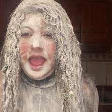Wam Bagheera Studio: Crazy Moana Destroys Her Hair with 30 Eggs and 2kg of Flour