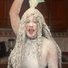 Wam Bagheera Studio: Crazy Moana Destroys Her Hair with 30 Eggs and 2kg of Flour