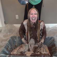 Jayce: Dixie Frosted, Sweet Shampoo+Begs 4 Pie W Hitachi to Cum!