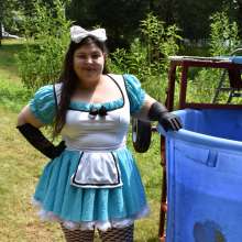 JD and Messy Andi: Alice in Wonderland Dunking!