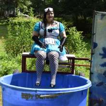 JD and Messy Andi: Alice in Wonderland Dunking!