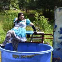 JD and Messy Andi: Alice in Wonderland Dunking!