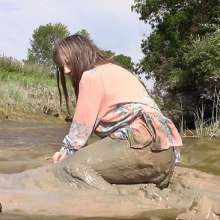 FOXY: New video with Vika in deep mud