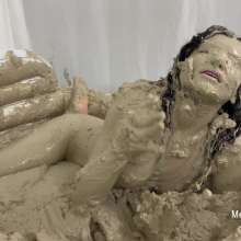 Messygirl: Mud Loving Bella Luxx