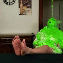 The Man and The Wife: New Download- 'Quickie #14: Violet Feet Up, Face Pied'