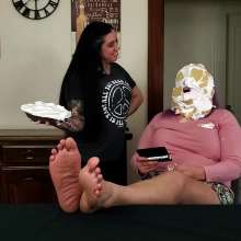 The Man and The Wife: New Download- 'Quickie #14: Violet Feet Up, Face Pied'