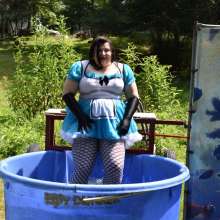 JD and Messy Andi: Alice in Wonderland Dunking!