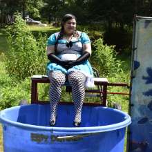 JD and Messy Andi: Alice in Wonderland Dunking!