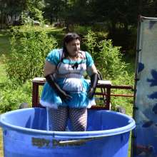 JD and Messy Andi: Alice in Wonderland Dunking!