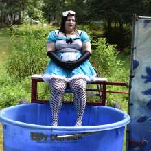 JD and Messy Andi: Alice in Wonderland Dunking!