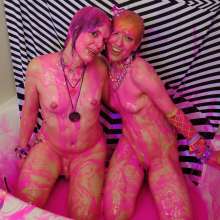 messyhot: Sprinkles and Laraina Get Slimed