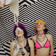 messyhot: Sprinkles and Laraina Get Slimed