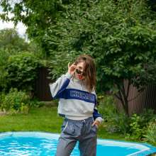 wet.look.me: Wetlook girl in patterned pants and Sweat-shirt | Wetlook.biz