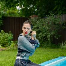 wet.look.me: Wetlook girl in patterned pants and Sweat-shirt | Wetlook.biz