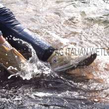 Ag Italian Wetlook: Leyla at the sea with jeans, sweater (with hoody) and Converse All Star