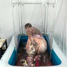 CheekyLuna: CheekyLuna's Cake Sit Gunge Tank Playtime