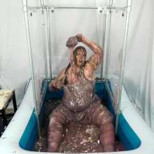 CheekyLuna: CheekyLuna's Cake Sit Gunge Tank Playtime