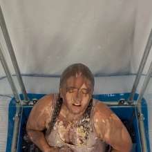 CheekyLuna: CheekyLuna's Cake Sit Gunge Tank Playtime