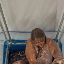 CheekyLuna: CheekyLuna's Cake Sit Gunge Tank Playtime