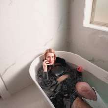 WetlookFashion: Gossip Girl Ariel Takes a Fully-Clothed Bath and a Shower