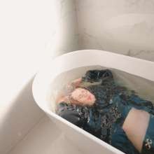 WetlookFashion: Gossip Girl Ariel Takes a Fully-Clothed Bath and a Shower