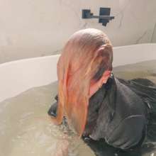 WetlookFashion: Gossip Girl Ariel Takes a Fully-Clothed Bath and a Shower